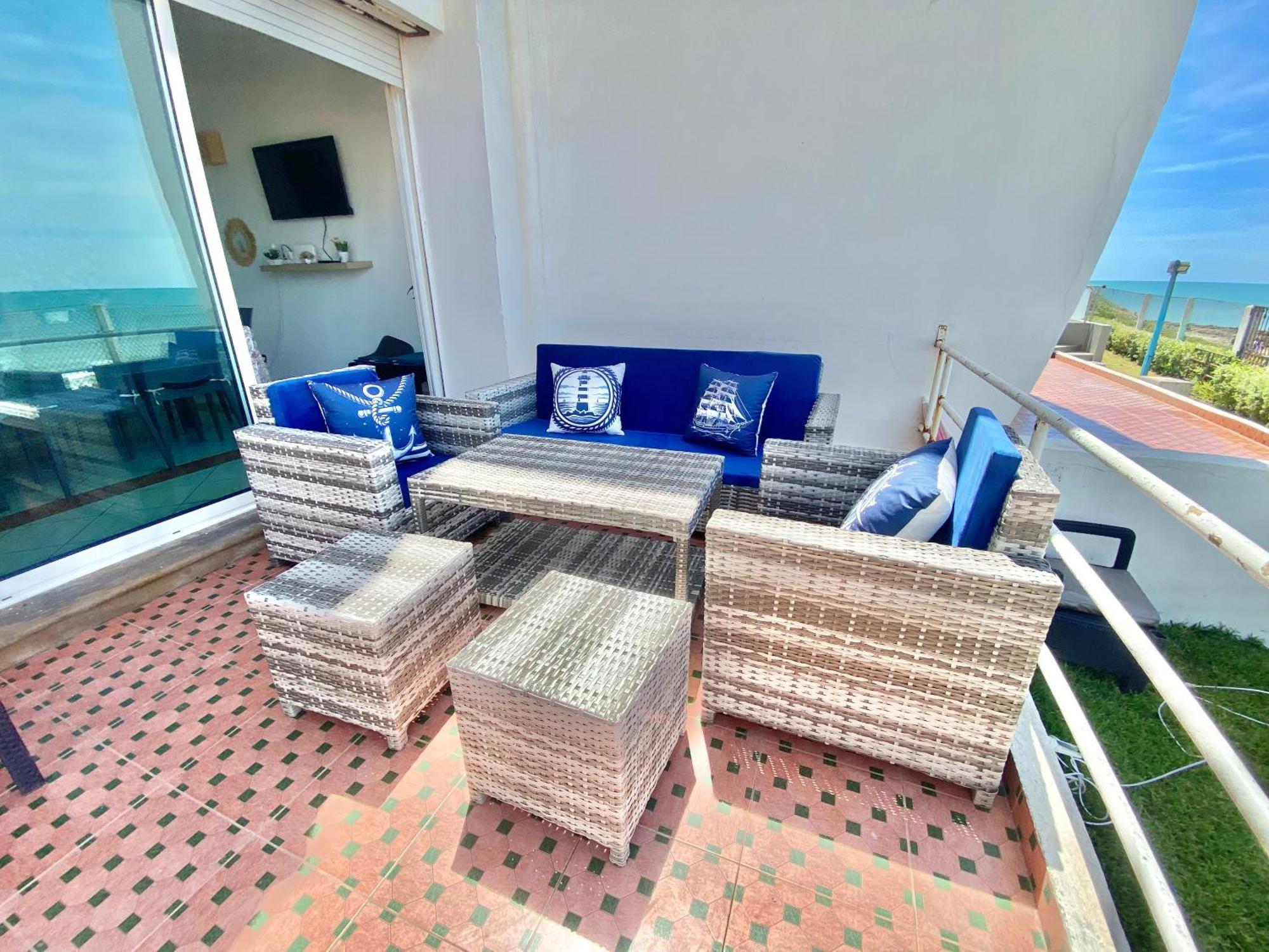Splendid Beachfront In Sidi Bouzid With Pool *